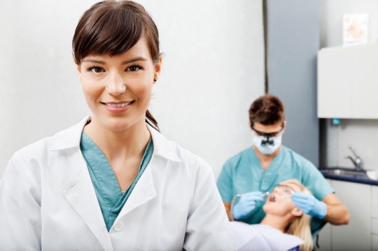 photodune-3832683-female-assistant-with-dentist-working-in-the-background-s